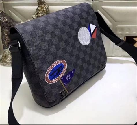 louis vuitton paris sacoche homme|vente de sac Louis Vuitton.